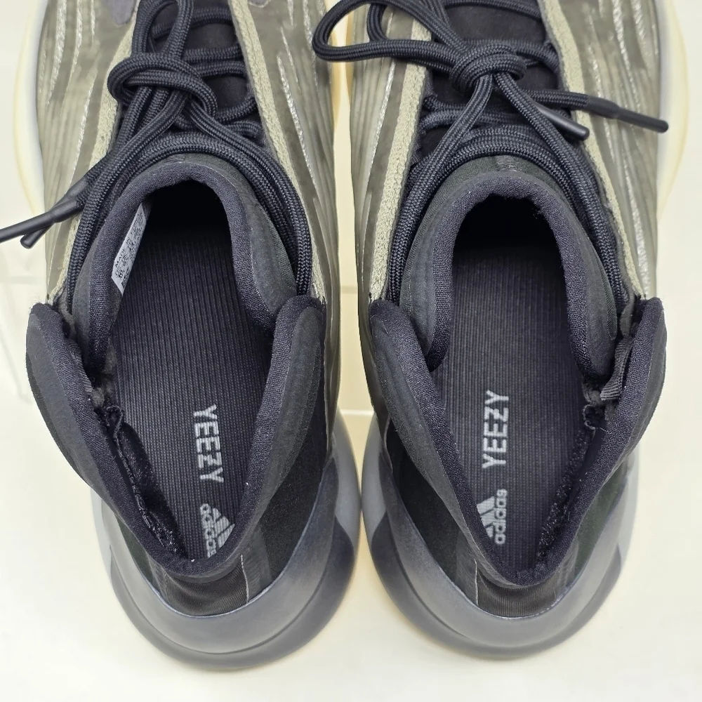 Adidas Yeezy YZY Quantum QNTM Barium Sneakers H68771 Men's Size 10 Pre-owned